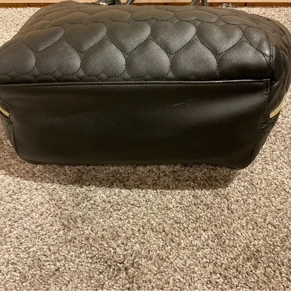 Betsey Johnson Large Tote Satchel Purse Bag, quilted hearts, black, EUC - Picture 3 of 5
